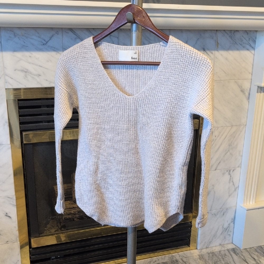 Wilfred V-Neck Waffle Sweater in Cream